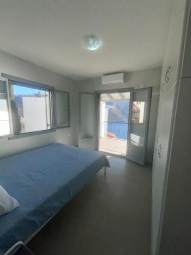 Katil atau katil-katil dalam bilik di Three Olive Homes