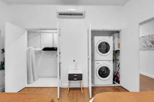 a laundry room with a washer and dryer in it at 1BR Near BOK Center-Gym, Lounge, Balcony, Pets OK in Tulsa