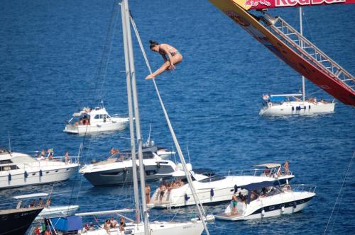 a man jumping off the mast of a sail boat at Lo scrigno dei sogni in Polignano a Mare
