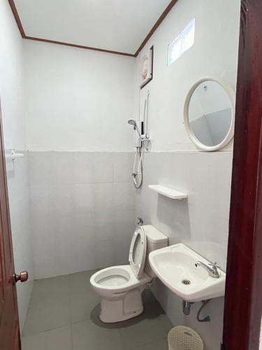 Koupelna v ubytování Sanhak Guesthouse 1