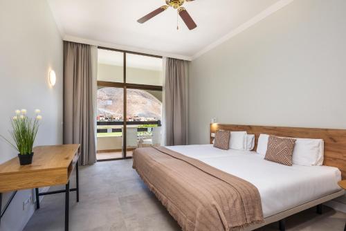 Ένα ή περισσότερα κρεβάτια σε δωμάτιο στο Hotel LIVVO Jandía Golf