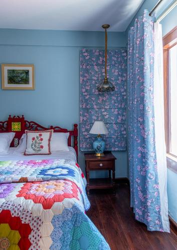 Un ou plusieurs lits dans un hébergement de l'établissement Almost Heaven Suites