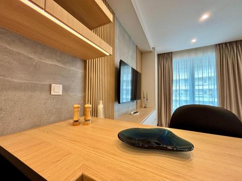 TV a/nebo společenská místnost v ubytování Studio No 208 Lebada Lake Residence