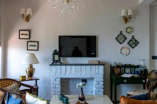 Télévision ou salle de divertissement dans l'établissement Almost Heaven Suites