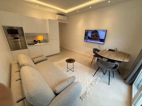 Cannes Croisette Miramar escape
