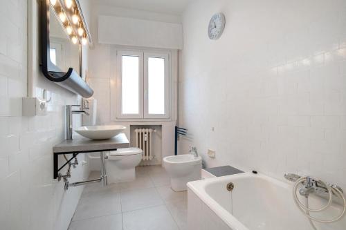 a bathroom with a tub and a toilet and a sink at Appartamento Margherita in Venice