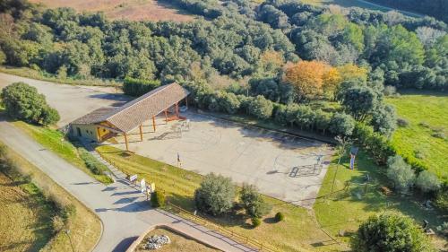 an overhead view of a basketball court in a park at Els Majordoms - El Mont in Beuda
