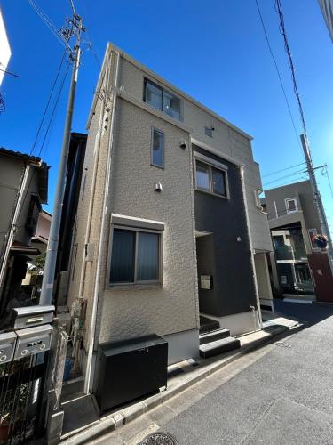 渋谷5分 新宿15分 三軒茶屋駅徒歩4分 8名宿泊可 一棟貸切 24時間スーパー徒歩3分