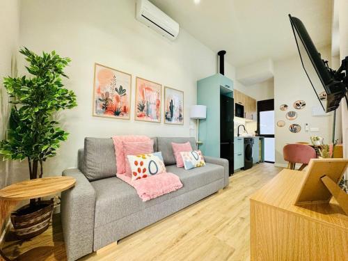 Bright & Stylish Flat Close To Center