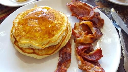 Jídlo v hotelu nebo okolí