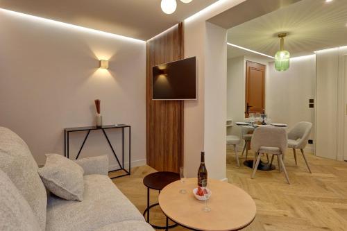 Residence AC Champs de Mars Eiffel Tower by Studio Prestige
