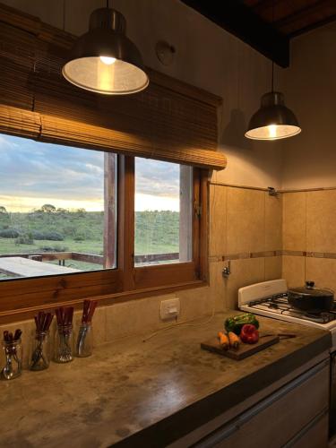 Η κουζίνα ή μικρή κουζίνα στο Cabañas Casa Flor Yacanto