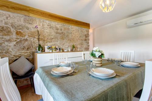 a dining room with a table with plates and napkins at Casa Do Pião - Turismo Rural in Ansião