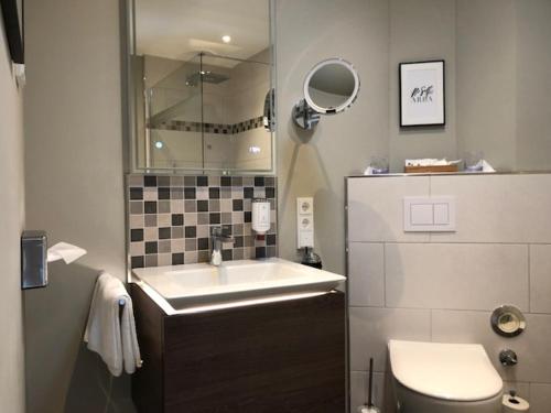 Ένα μπάνιο στο Boutique-Hotel Moseltor