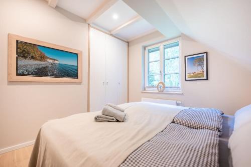 Ένα ή περισσότερα κρεβάτια σε δωμάτιο στο Ferienhaus Herrlich 01 Feriendorf Klein Stresow Rügen by ruyastay