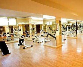 Het fitnesscentrum en/of fitnessfaciliteiten van Grand Hotel Faros