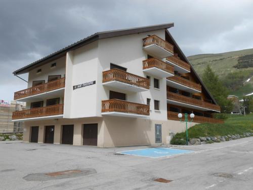Photo de la galerie de l'établissement Duplex 6 personnes proche ski, balcon, parking, casier à ski - FR-1-516-3, à Les Deux Alpes