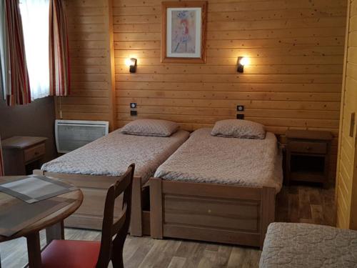 Studio 4 pers, balcon, parking couvert, centre Brides-les-Bains, proche thermes et télécabines - FR-1-512-237