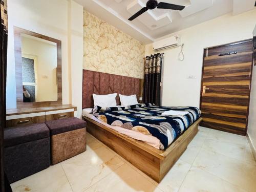 Postel nebo postele na pokoji v ubytování Hotel Divine inn