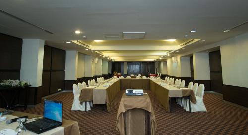 Kawasan bisnes dan/atau bilik persidangan di Century Park Hotel