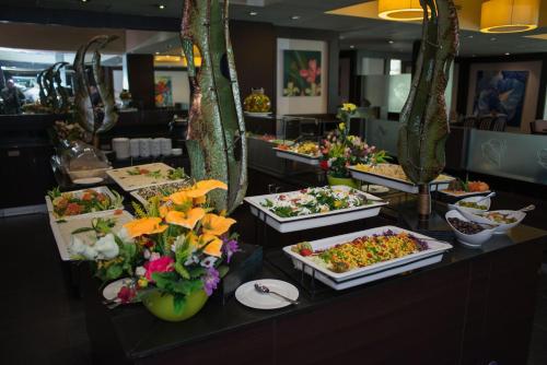 Makanan di atau berdekatan hotel