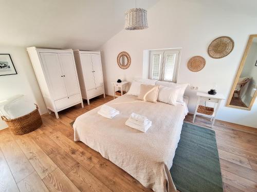 En eller flere senge i et værelse på St Peter's Heritage House