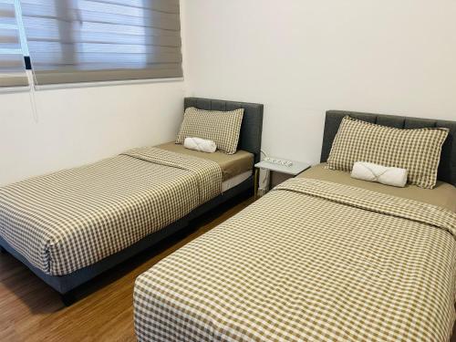 a bedroom with two beds and a window at 4BR M Vertica near Sunway Velocity Cheras IKEA MRT TRX KLCC Pavilion in Kuala Lumpur