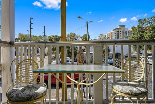 Μπαλκόνι ή βεράντα στο RETRO RETREAT in DTSP - Explore the downtown area