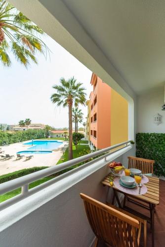 Albufeira Central Studio w swim pool and Seaview