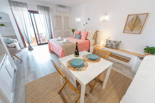 Albufeira Central Studio w swim pool and Seaview