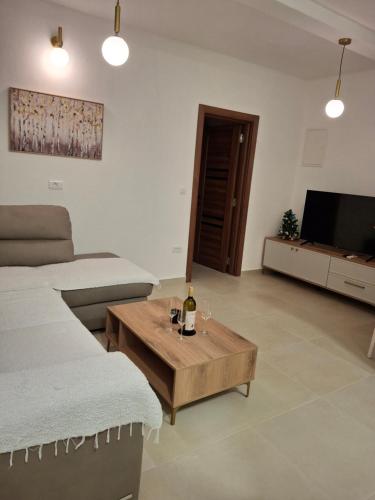 Μια τηλεόραση ή/και κέντρο ψυχαγωγίας στο Tims apartment