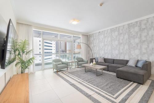 Beachfront Bliss Luxurious 3-BR Stay in JBR