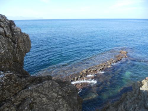 a view of the ocean from a cliff at Case Vacanze Terra Sinus in Terrasini