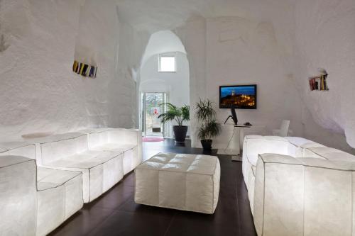 Télévision ou salle de divertissement dans l'établissement Basiliani Hotel