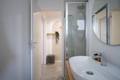 YR Apartments - Dergano - 1 Min Walk to Metro
