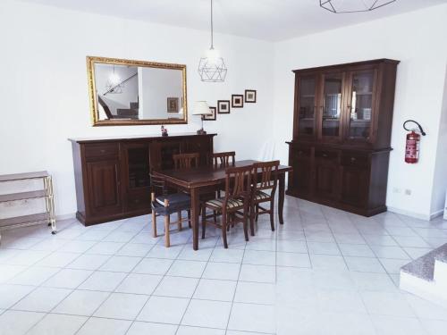 a dining room with a table and chairs and a mirror at Alloggio turistico IL SOLE in Sutri