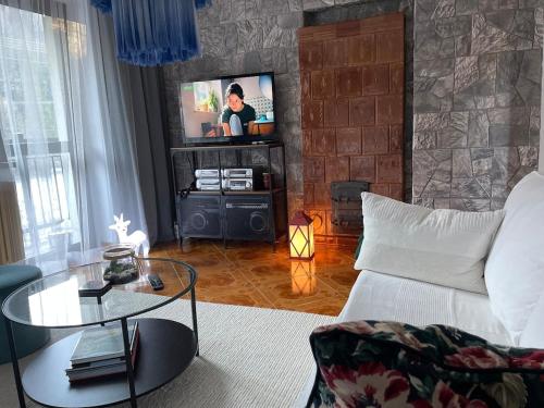 TV a/nebo společenská místnost v ubytování Dom Ochotnica
