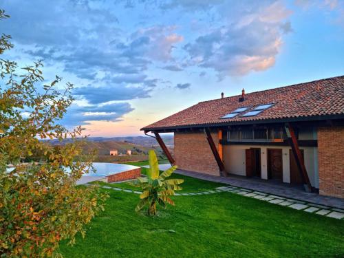 a house with a grassy yard next to a building at Ca 'nsel Bric in Canelli