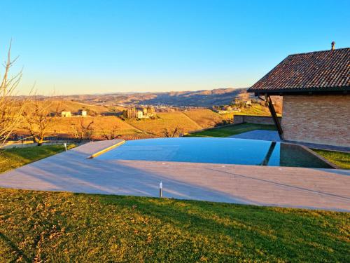 a swimming pool on the side of a house at Ca 'nsel Bric in Canelli
