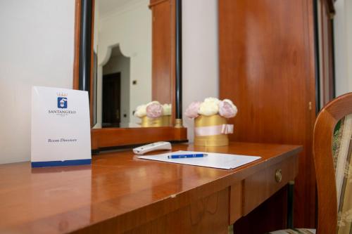 a desk with a sign on top of it at Resort Santangelo & SPA in Pimonte