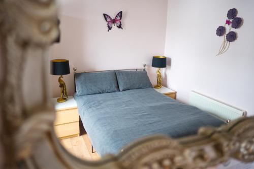 Ένα ή περισσότερα κρεβάτια σε δωμάτιο στο Elgin cottage