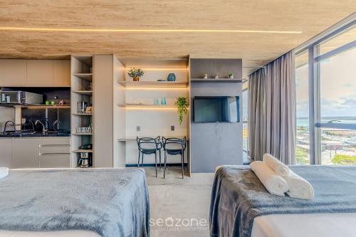 Giường trong phòng chung tại NWTs - Estúdios com Vista Lateral Mar em Maceió II