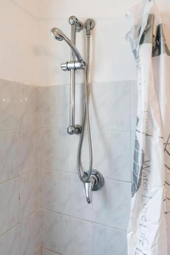 a shower with a shower head in a bathroom at M080 - Marcelli, residence Mare Verde trilo con giardino in Marcelli