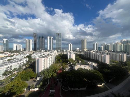 Nespecifikovaný výhled na destinaci Sunny Isles Beach nebo výhled na město při pohledu z apartmánu