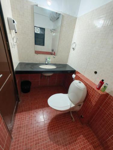 a bathroom with a toilet and a sink at HOSHTEL99 - LUX - Stay, Cowork and Cafe - Luxurious Twin Bungalow in Pune