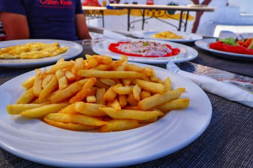 ホテルの敷地内または近くでの食事または食べ物
