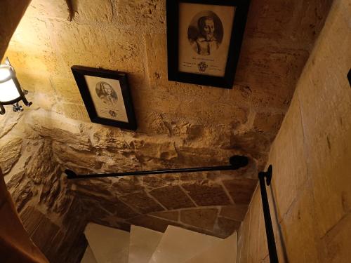 Ένα μπάνιο στο Cozy Corner House in Valletta - Authentic!