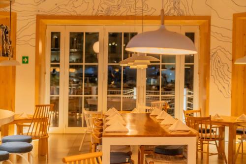 a dining room with a table and chairs at Hotel Indigo La Paz Puerta Cortes by IHG in La Paz