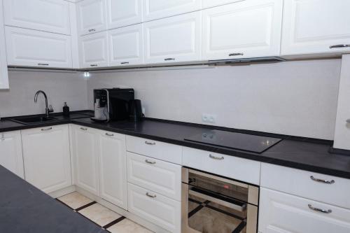 Kuchyň nebo kuchyňský kout v ubytování BestApartmentStay