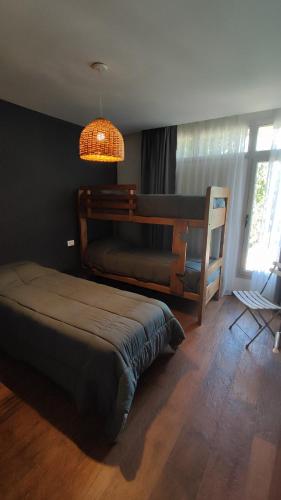 En eller flere senge i et værelse på Aloha.miento